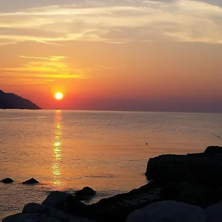 In A 2 Passi Dal Mare E Dal Centro Pesaro